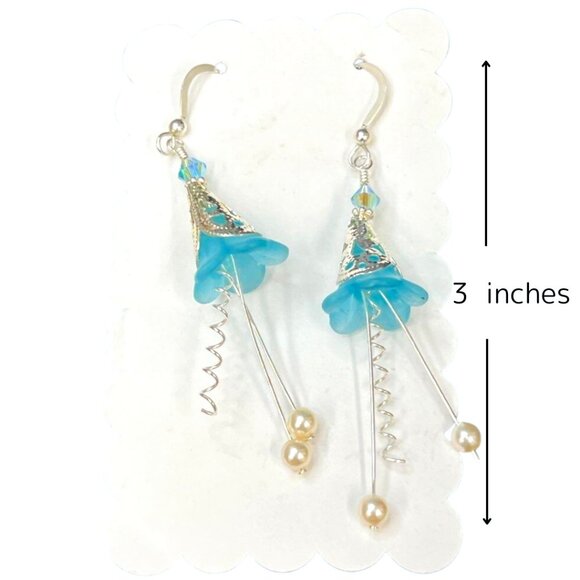 Jewelry - Flower design hand made dangling silver tone earrings